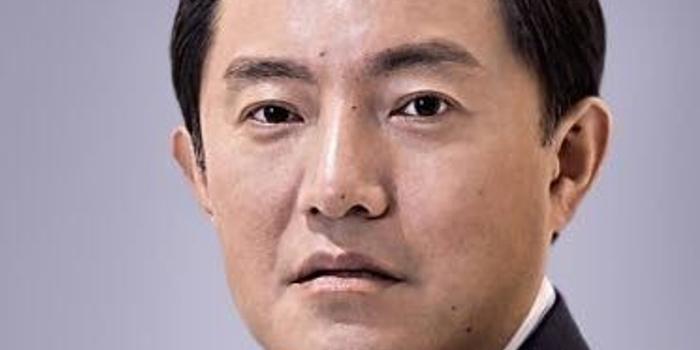晓东最新时尚潮流引领者，带你领略时尚前沿的魅力！